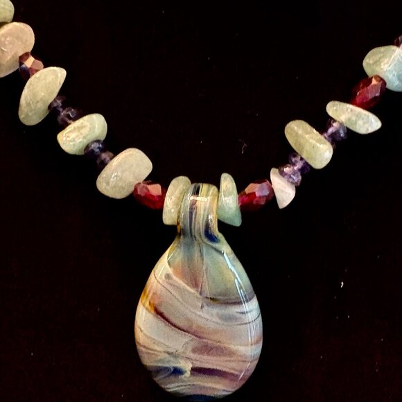 Art glass pendant with natural jadeite, garnet and iolite stone necklace - Picture 2 of 3